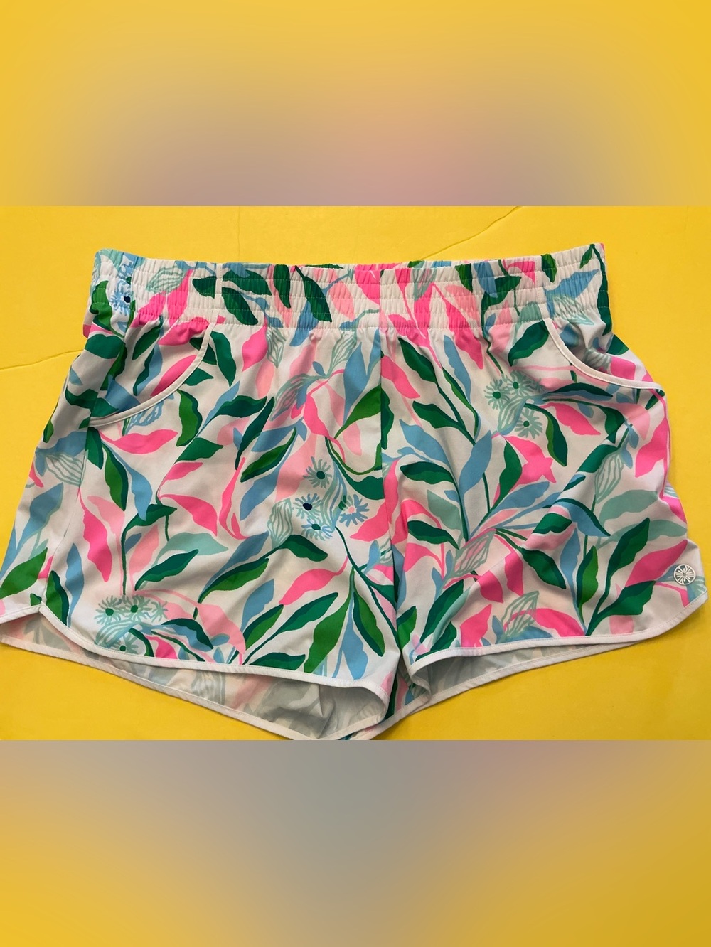Lilly Pulitzer Luxletic Backcourt shorts sz large WORN ONCE - Picture 2 of 4